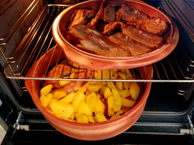 Cimplet – tradicionalna glinena posuda za pečenje s poklopcem