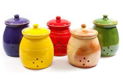 Glinena posuda za čuvanje luka i krumpira, crvena