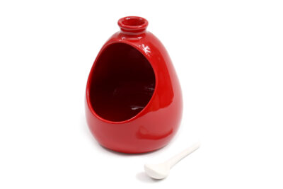 Glinena posuda za čuvanje soli, crvena sa žličicom