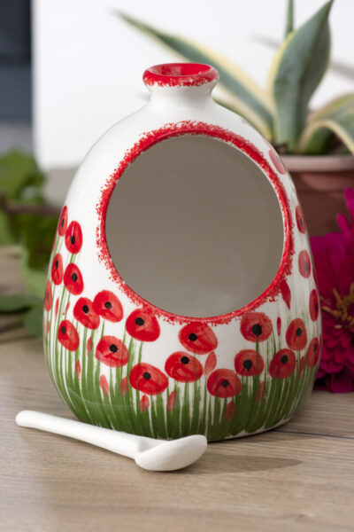 Glinena posuda za čuvanje soli sa žličicom, oslikana, motiv poljskih makova